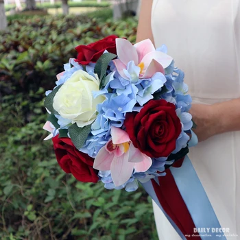 Novo! Umjetne crvene ruže, plavi cvjetovi Hortenzije, vjenčani buket, buket s cvijećem u rukama, buket za svadbene zurke